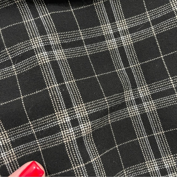 WHITE HOUSE BLACK MARKET Black plaid stretch pant 00R - Picture 9 of 10